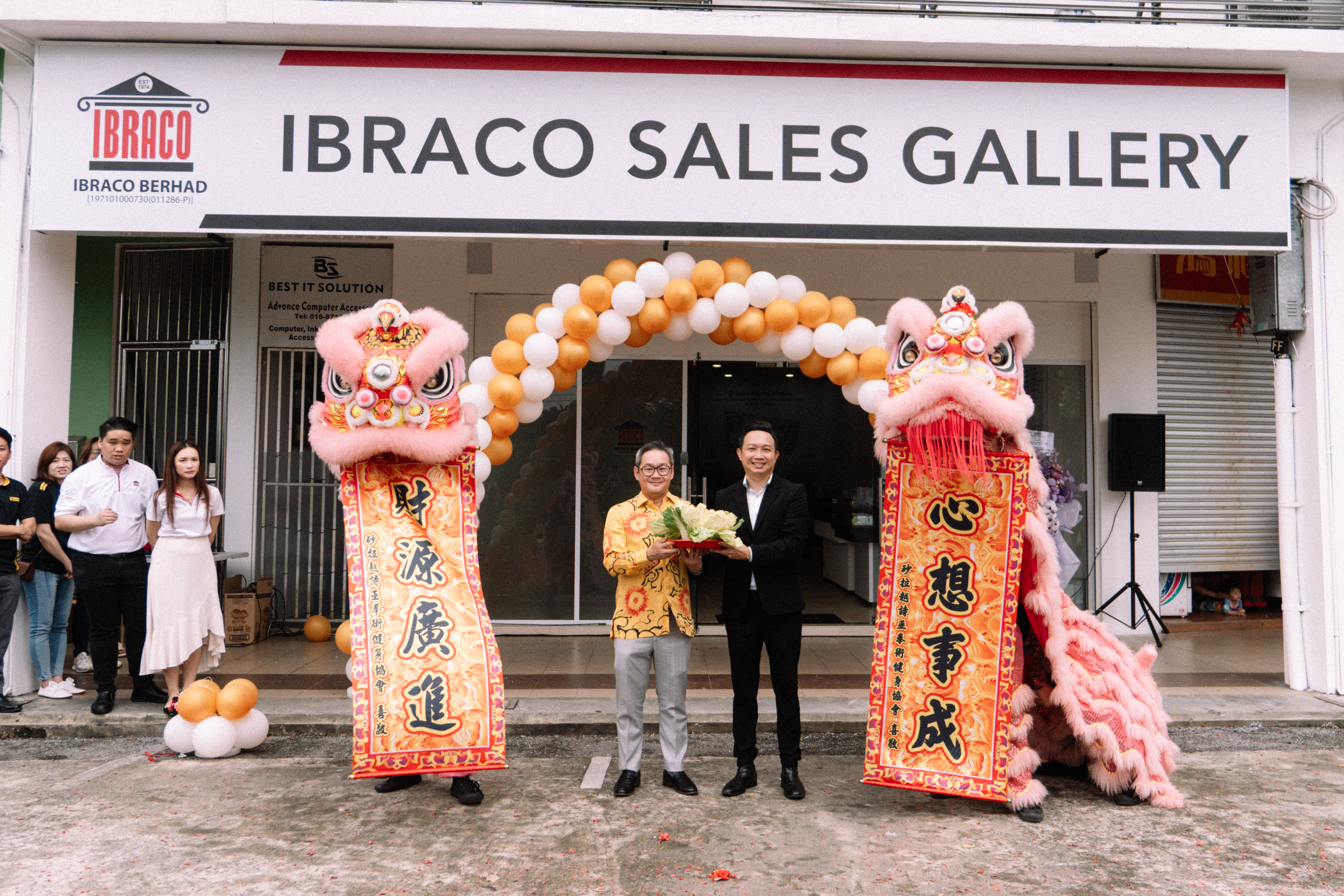 The officiation of Ibraco Sales Gallery in Sibu by Datuk Michael Tiang