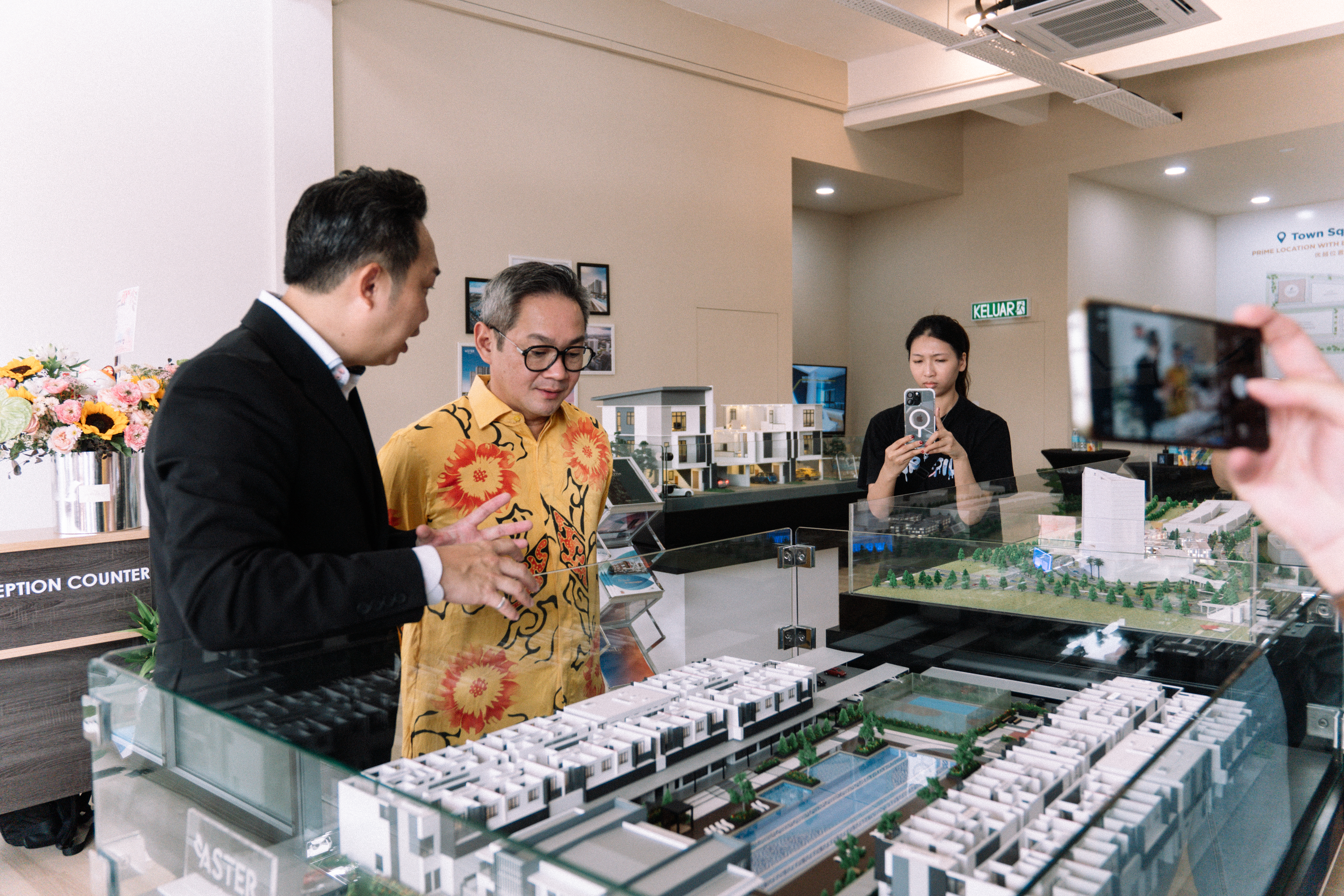 Mr. George Ting, Chief Marketing office of Ibraco, with YB Datuk Michael Tiang